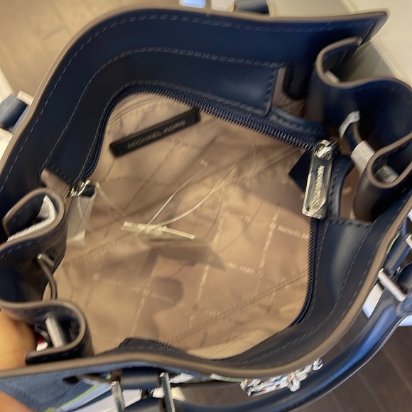 Michael Kors Hamilton Small Satchel Shoulder Crossbody Bag
Navy Multi
NWT - Picture 11 of 16